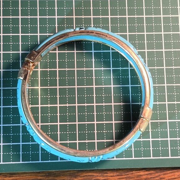 Vintage faux turquoise clamper hinge bangle bracelet. (goldtone hardware) - Picture 3 of 8